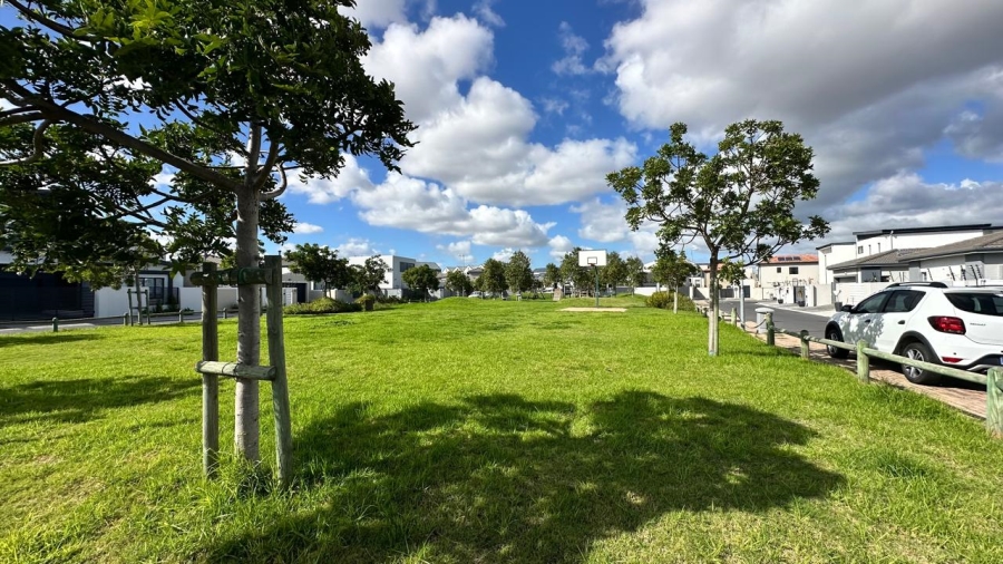 2 Bedroom Property for Sale in Parklands North Western Cape